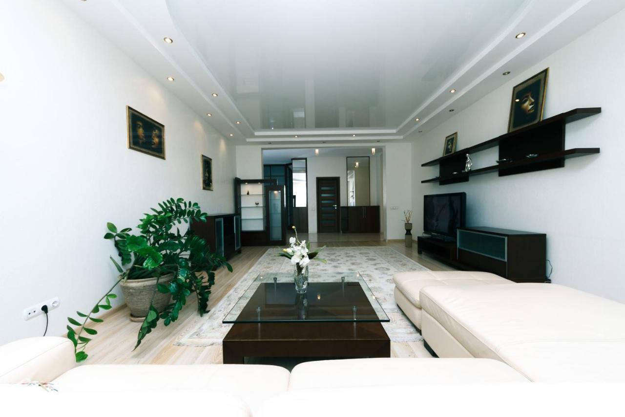 3 Комнатные Апартаменты В Центре Печерска Kiew Exterior foto
