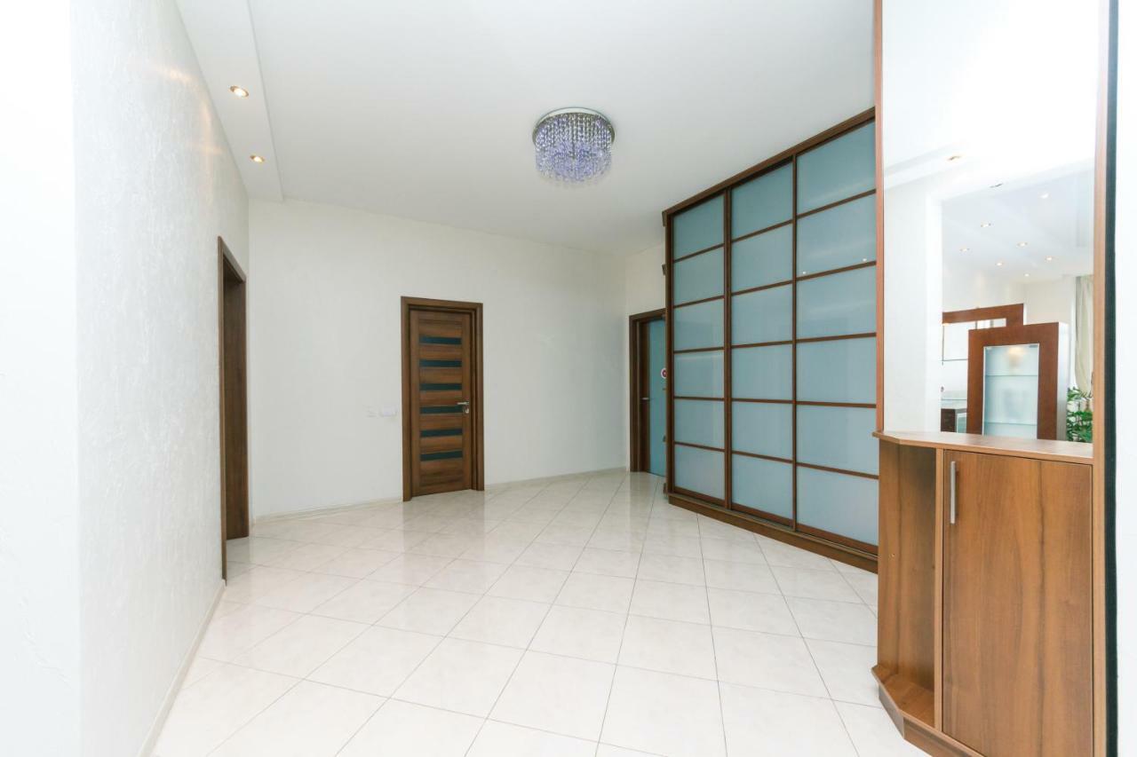 3 Комнатные Апартаменты В Центре Печерска Kiew Exterior foto