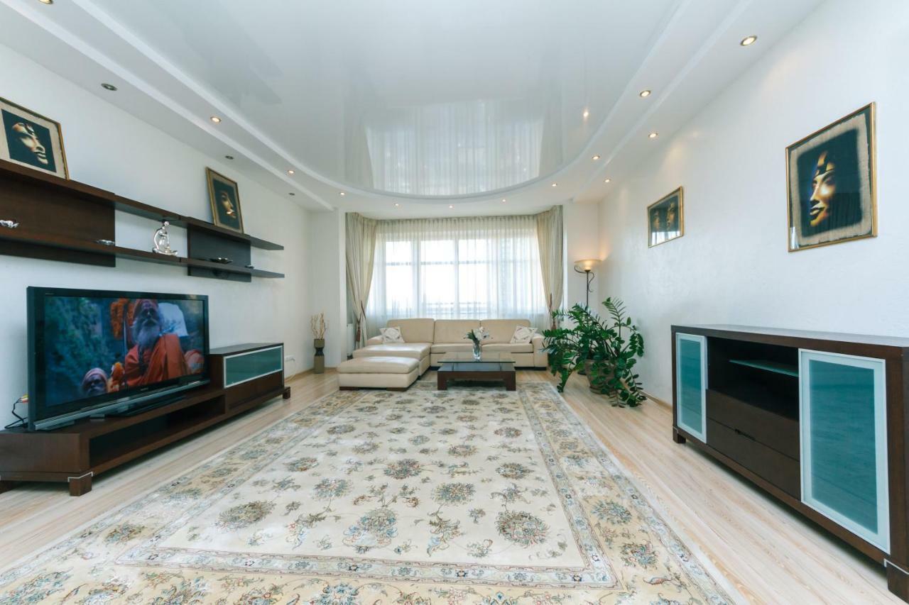 3 Комнатные Апартаменты В Центре Печерска Kiew Exterior foto