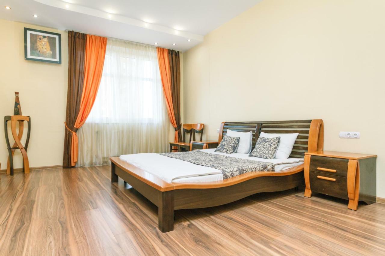 3 Комнатные Апартаменты В Центре Печерска Kiew Exterior foto