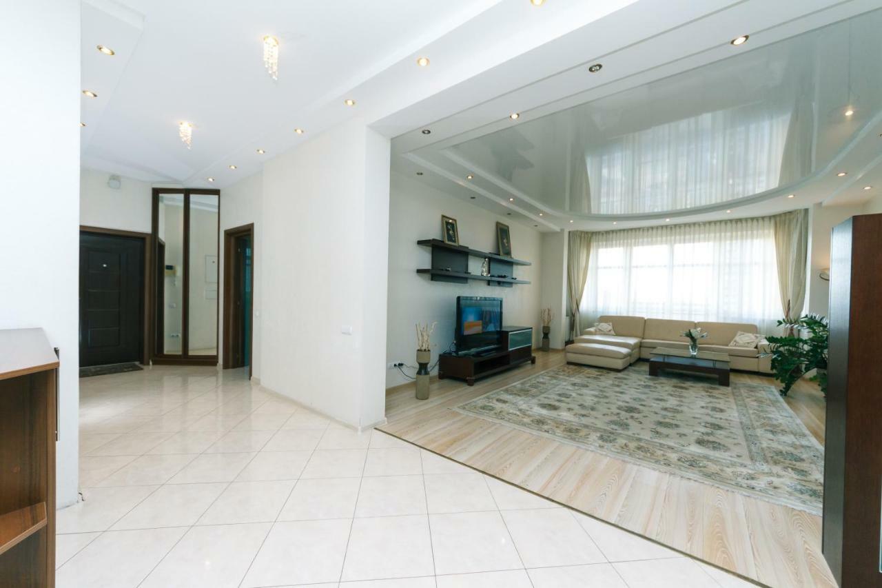 3 Комнатные Апартаменты В Центре Печерска Kiew Exterior foto