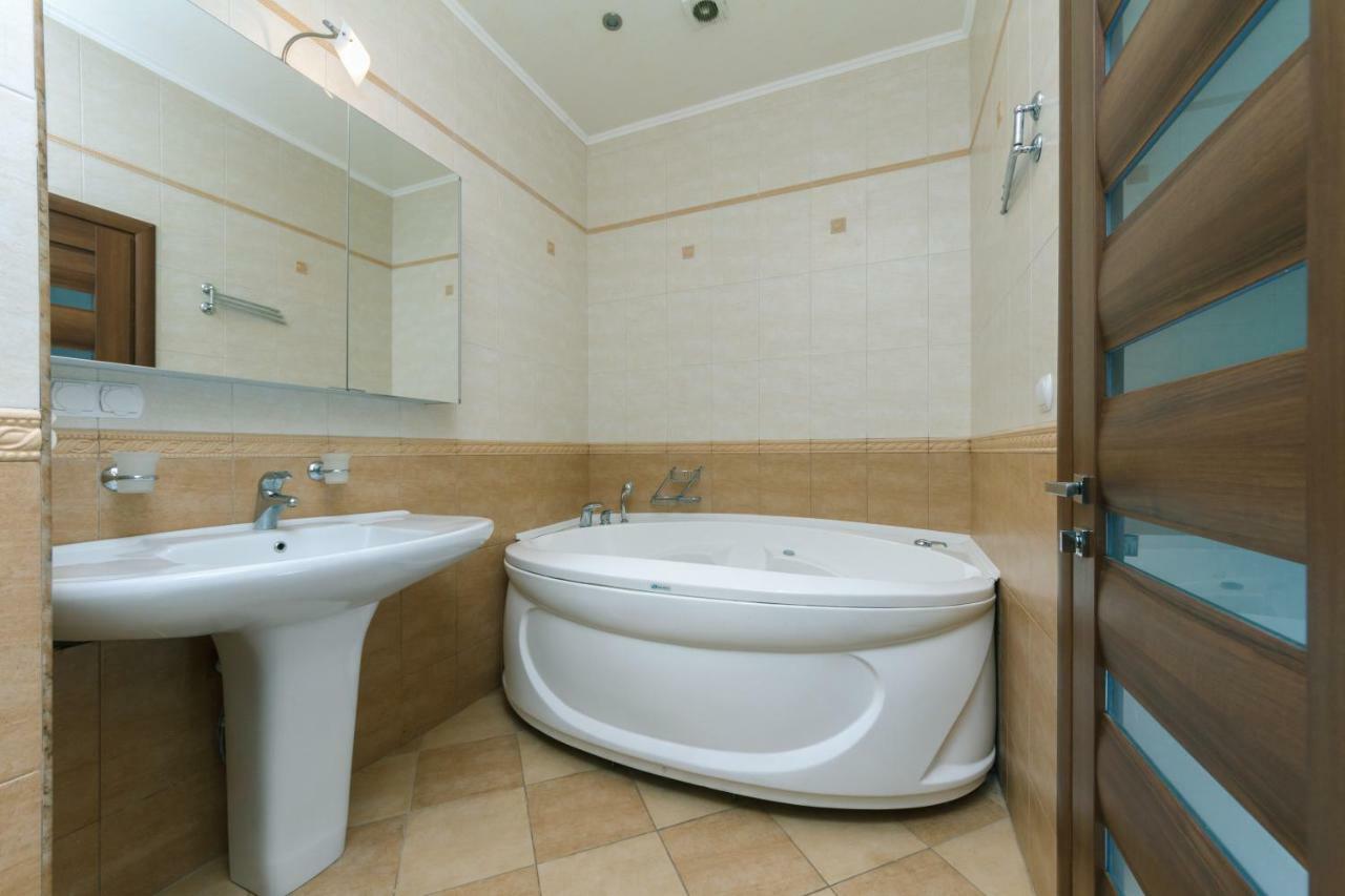 3 Комнатные Апартаменты В Центре Печерска Kiew Exterior foto