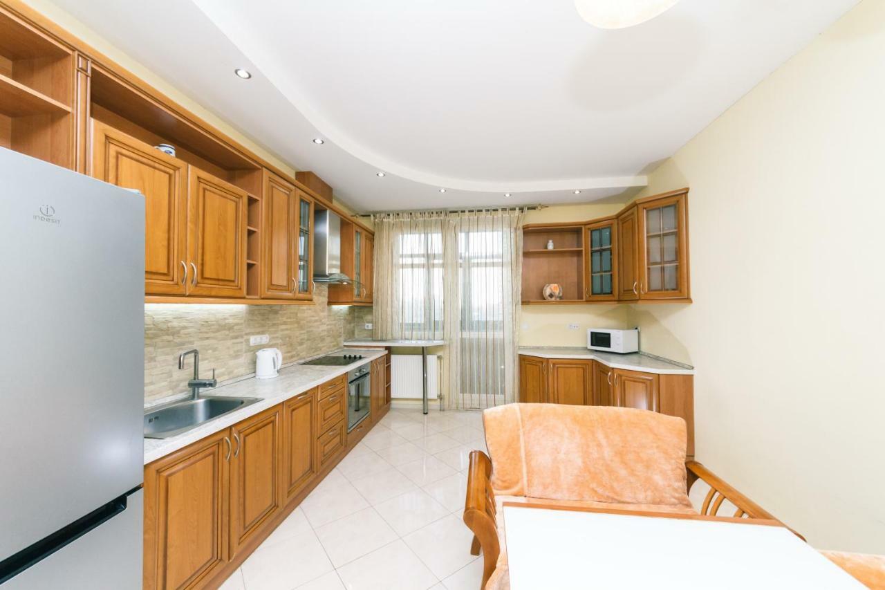 3 Комнатные Апартаменты В Центре Печерска Kiew Exterior foto