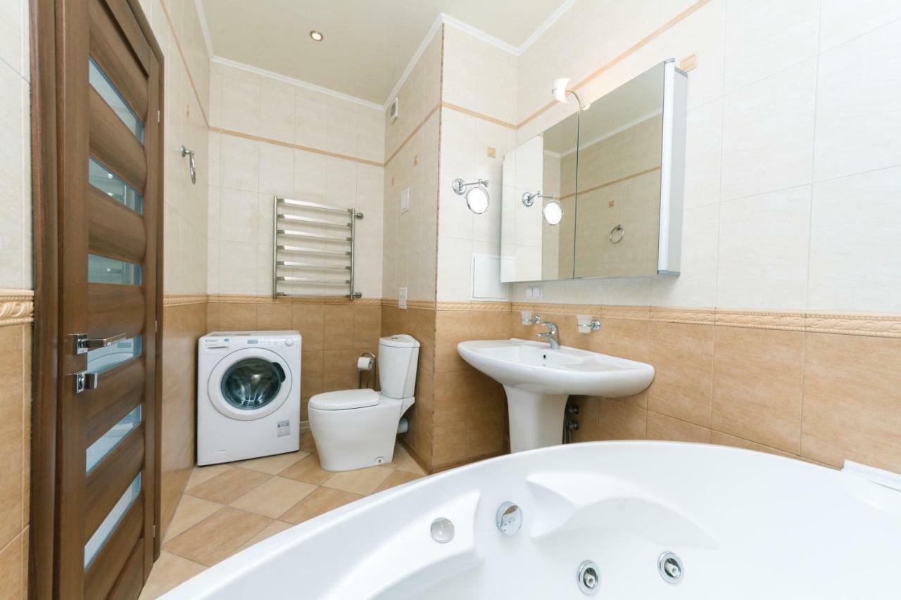 3 Комнатные Апартаменты В Центре Печерска Kiew Exterior foto
